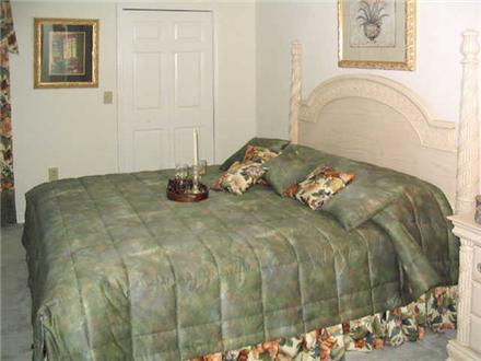 Spacious bedroom Spacious bedroom