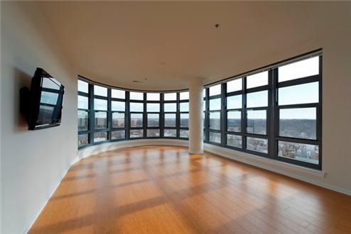 Open Living Space rich in natural sunlight Open Living Space rich in natural sunlight
