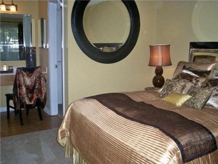 Large bedroom with vanity area Large bedroom with vanity area