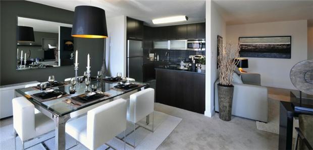 Spacious dining area and kitchen