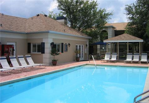Sparkling pool and sundeck Sparkling pool and sundeck