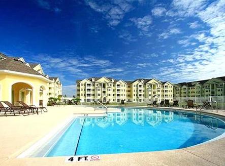 Sparking pool and sundeck Sparking pool and sundeck
