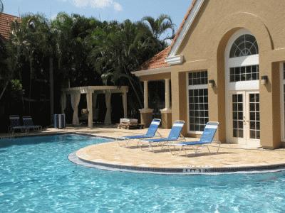Sparkling pool and sundeck Sparkling pool and sundeck