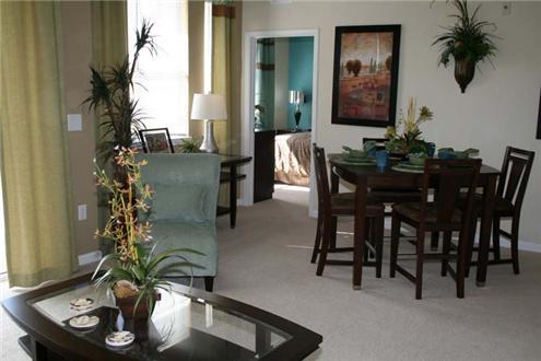 Roomy dining area Roomy dining area