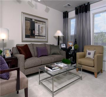 Spacious living rom