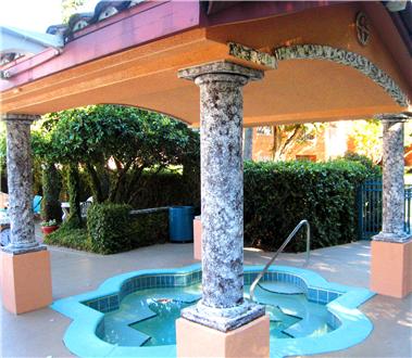 Spectacular hot tub Spectacular hot tub
