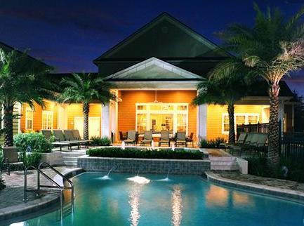 Beautiful pool and clubhouse Beautiful pool and clubhouse