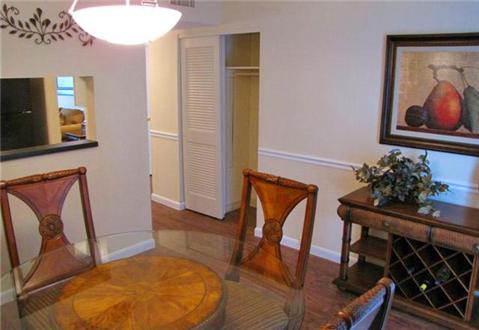 Seperate dining rooms Seperate dining rooms
