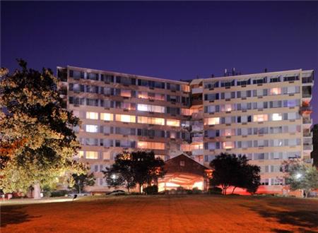 Buidling at Night Buidling at Night