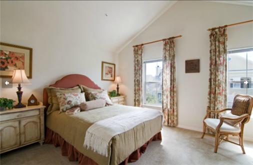 Vaulted ceilings and lots of windows for natural light Vaulted ceilings and lots of windows for natural light