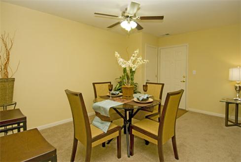Spacious Dining Area Spacious Dining Area
