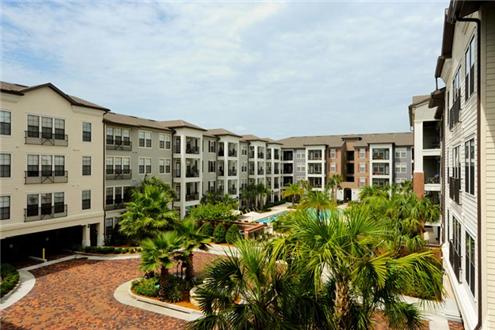 Unbelievable residence exteriors and pool Unbelievable residence exteriors and pool
