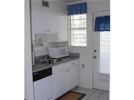 Kitchen with lots of cabinet space Kitchen with lots of cabinet space
