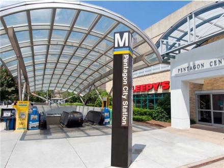 Complimentary shuttle to Pentagon City Metro Complimentary shuttle to Pentagon City Metro
