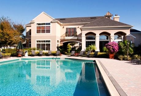 Sparkling pool and sundeck Sparkling pool and sundeck