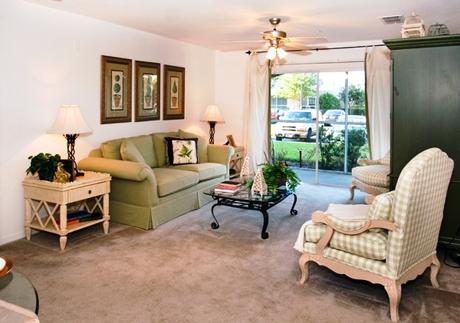 Floor to ceiling balcony doors allow in natural sunlight Floor to ceiling balcony doors allow in natural sunlight