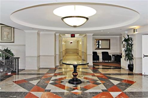 Stunning lobby entrance Stunning lobby entrance
