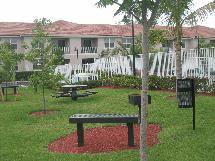 Beautifully maintained property grounds Beautifully maintained property grounds