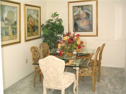 Separate dining rooms Separate dining rooms