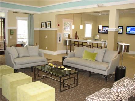 Gather with friends in the fully-furnished clubhouse Gather with friends in the fully-furnished clubhouse