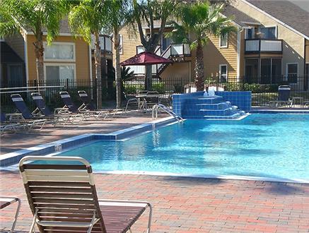 Pool with Fountain Pool with Fountain