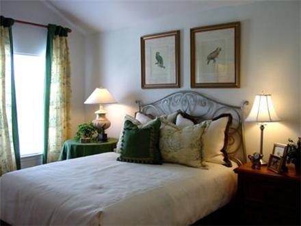 Bedroom with vaulted ceilings Bedroom with vaulted ceilings