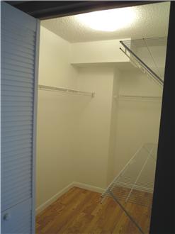 Walk-in Closet Walk-in Closet